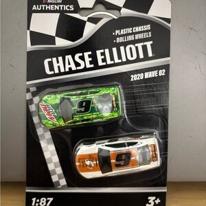 Chase Elliott NASCAR Authentics 1/87 Die-Cast Cars